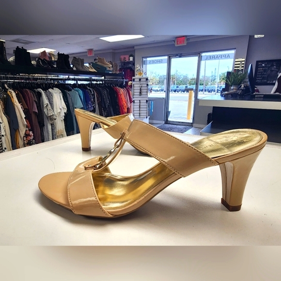 Etienne Aigner patent leather heels - Picture 1 of 4
